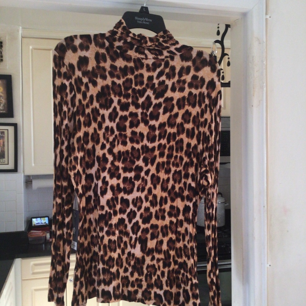 MOCK ANIMAL PRINT TURTLENECK Soft and elegant!